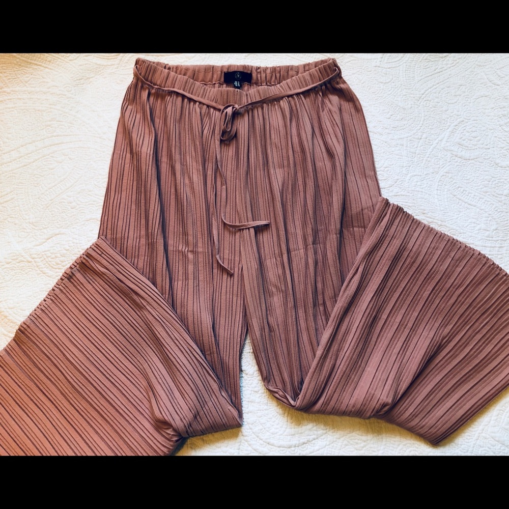 Miss Guided Pink Pleated Pants